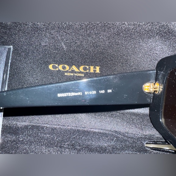 Coach sunglassessses NWT! Case , papers and cleaning clothes included - Picture 7 of 13